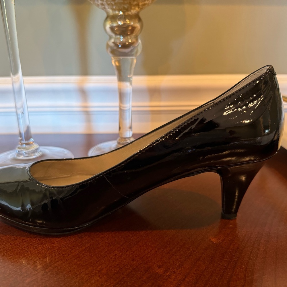 ๐ค Black Patent Leather Heels ๐ค - Picture 4 of 4